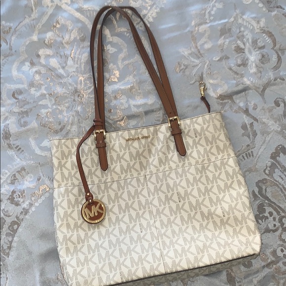 Michael Kors Handbags - Michael kors purse